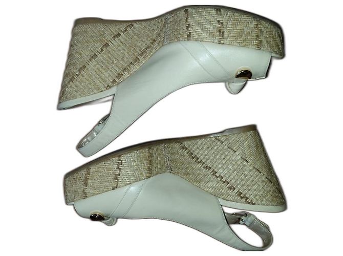 Sandali Stuart Weitzman in pelle beige Taglia 7.5 US - vista 2