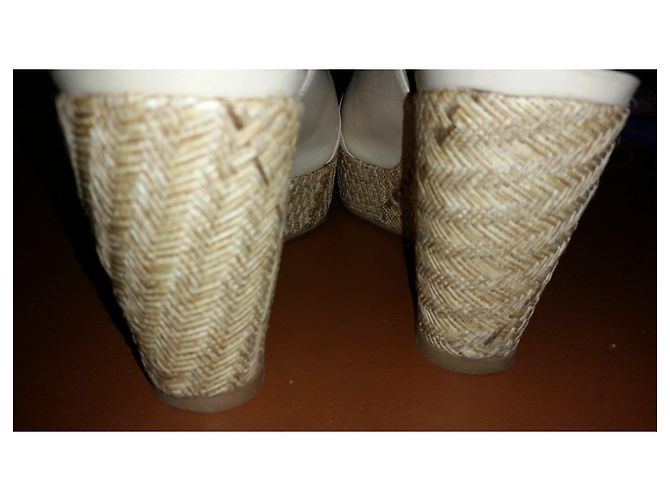 Sandali Stuart Weitzman in pelle beige Taglia 7.5 US - vista 8