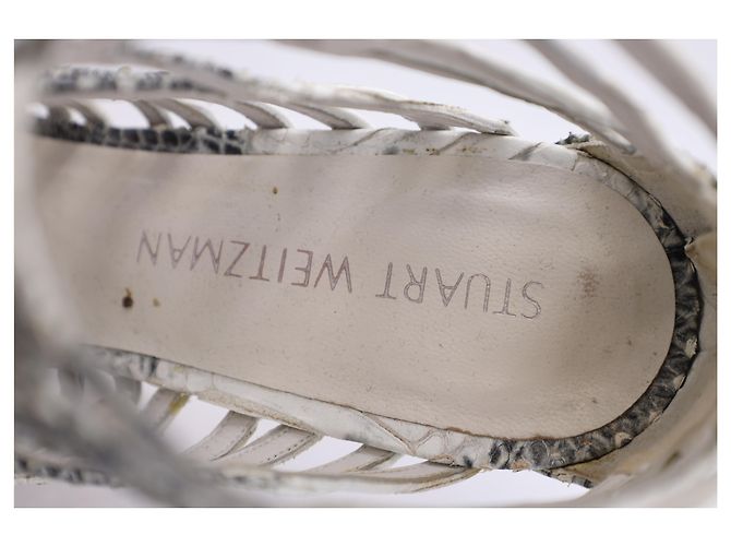 Loops Strappy Sandalen von Stuart Weitzman aus grauem, python-embossiertem Leder - Ansicht 12