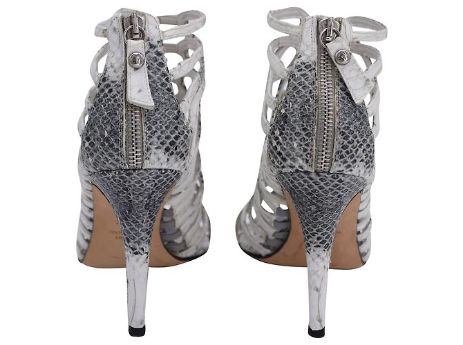 Loops Strappy Sandalen von Stuart Weitzman aus grauem, python-embossiertem Leder - Ansicht 3