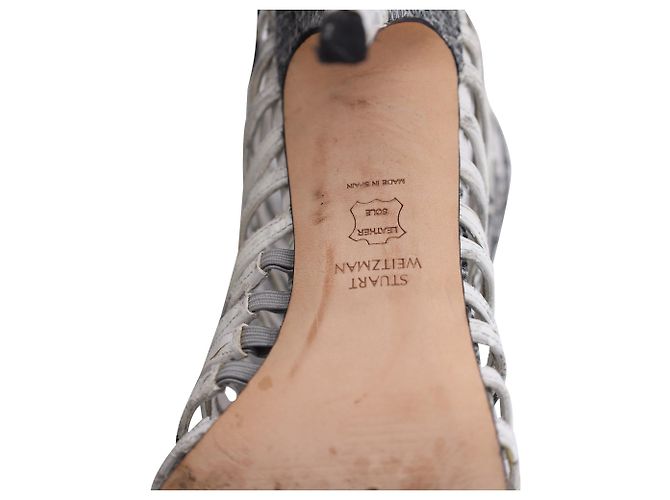 Loops Strappy Sandalen von Stuart Weitzman aus grauem, python-embossiertem Leder - Ansicht 5