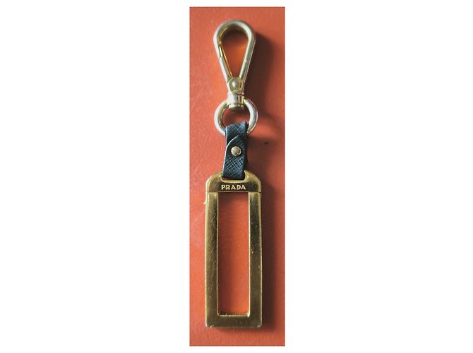 Chaveiro Prada de couro preto e dourado - vista 4