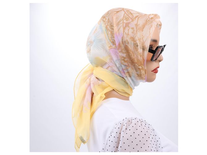 Bufanda de Seda 100% Hermès Carré 90 "ALOHA" Amarillo - vista 16