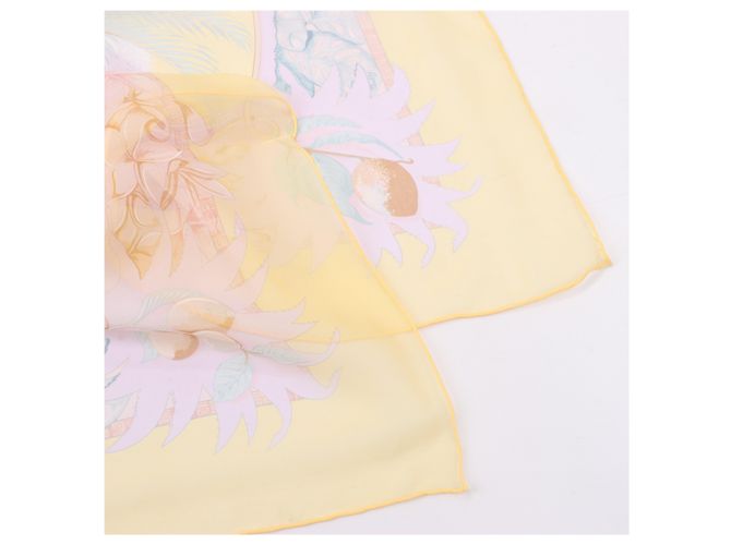 Bufanda de Seda 100% Hermès Carré 90 "ALOHA" Amarillo - vista 4