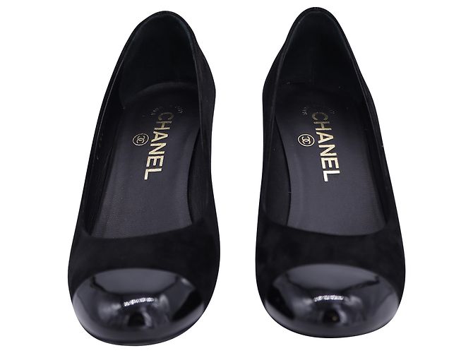 Timeless Décolleté Chanel con punta a contrasto in suede nero - vista 2