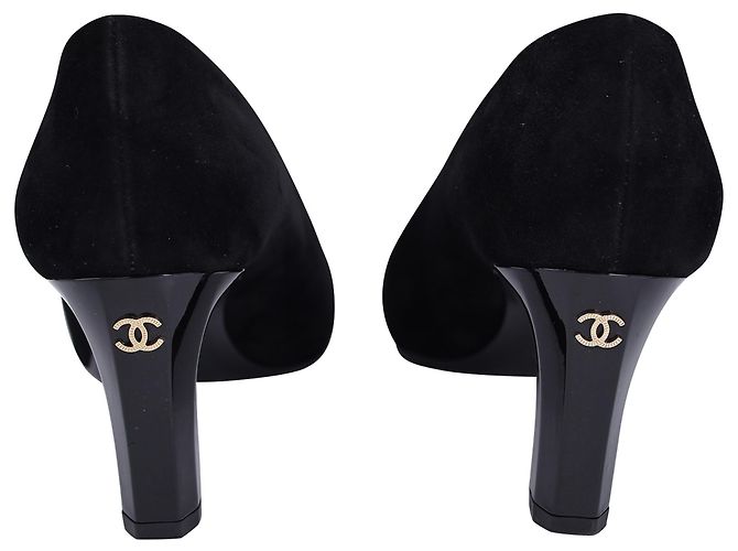 Timeless Décolleté Chanel con punta a contrasto in suede nero - vista 3