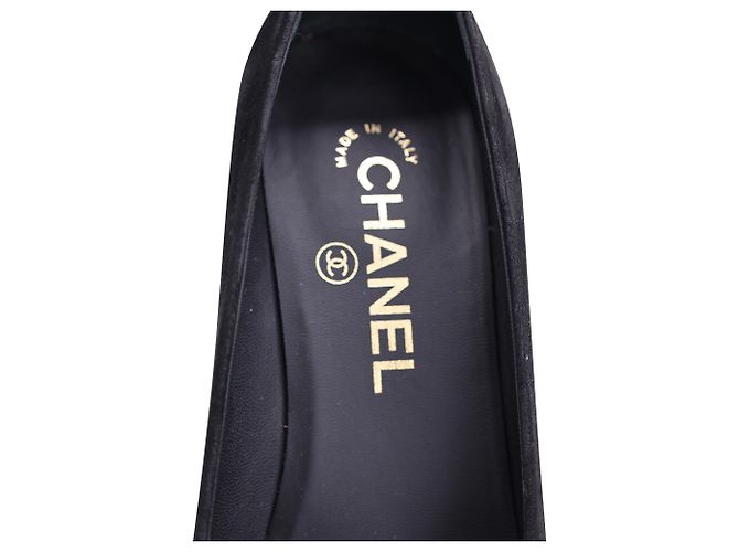 Timeless Décolleté Chanel con punta a contrasto in suede nero - vista 6