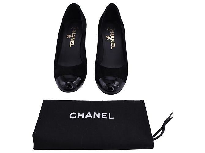 Timeless Décolleté Chanel con punta a contrasto in suede nero - vista 8