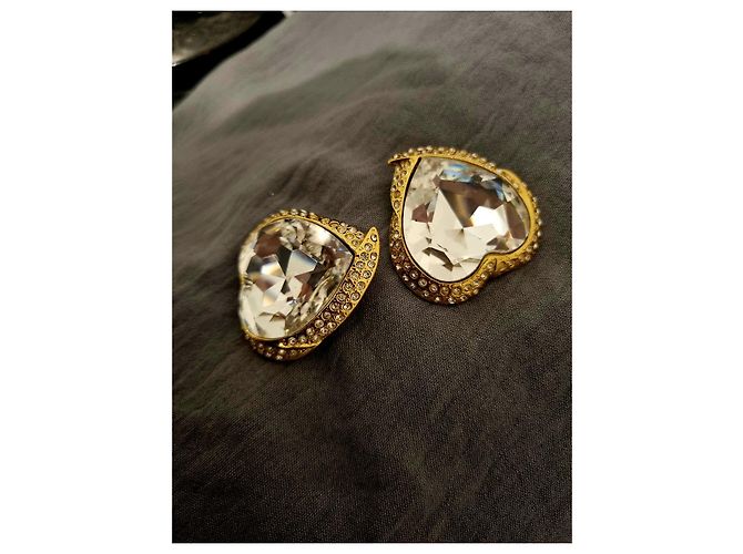 Superbo orecchino Yves Saint Laurent Gold hardware - vista 3