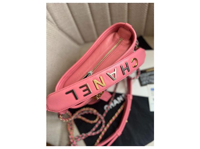 CHANEL Gabrielle Hobo con manico logo e pelle di vitello trapuntata invecchiata Rosa - vista 4