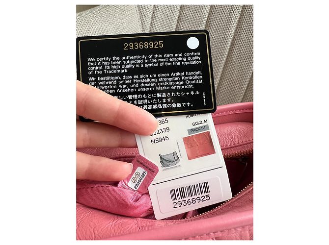 CHANEL Gabrielle Hobo con manico logo e pelle di vitello trapuntata invecchiata Rosa - vista 7