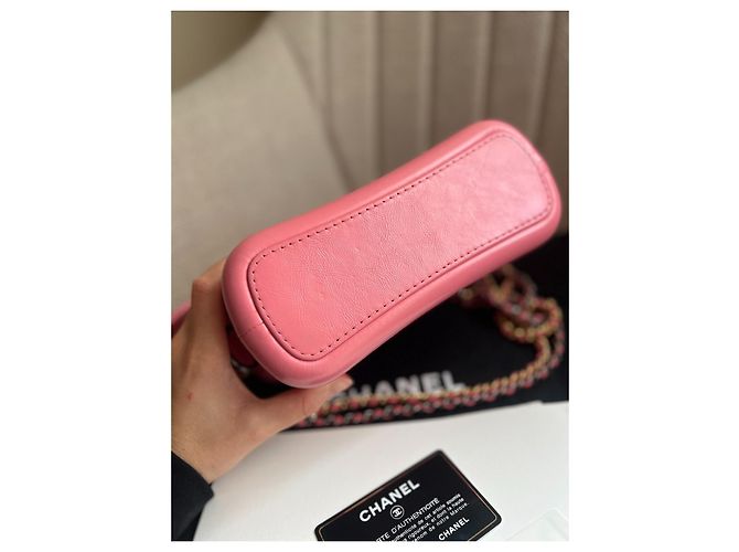 CHANEL Gabrielle Hobo con manico logo e pelle di vitello trapuntata invecchiata Rosa - vista 8