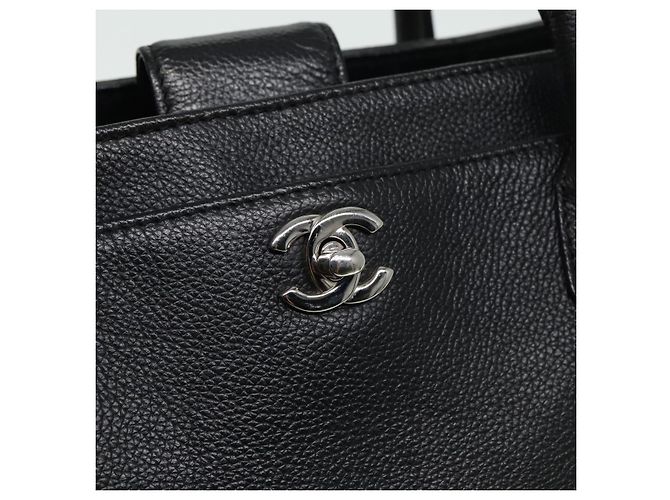 Borsa Tote CHANEL Executive Turn Lock in pelle caviar nera CC Auth bs15381 Nero - vista 18
