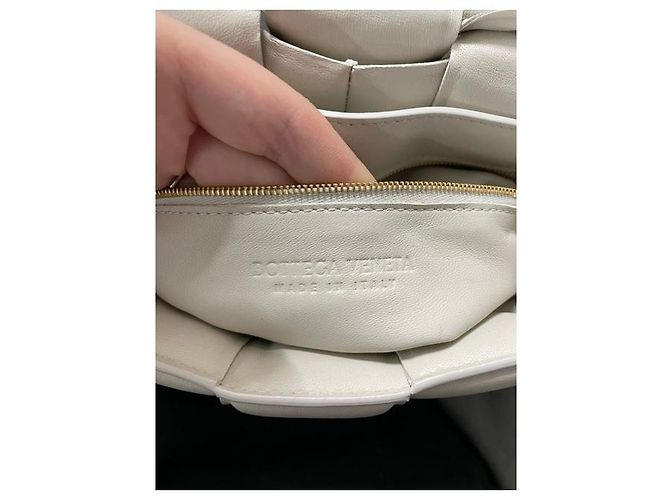 Borsa Cassette Padded Bottega Veneta in pelle di agnello bianca - vista 15