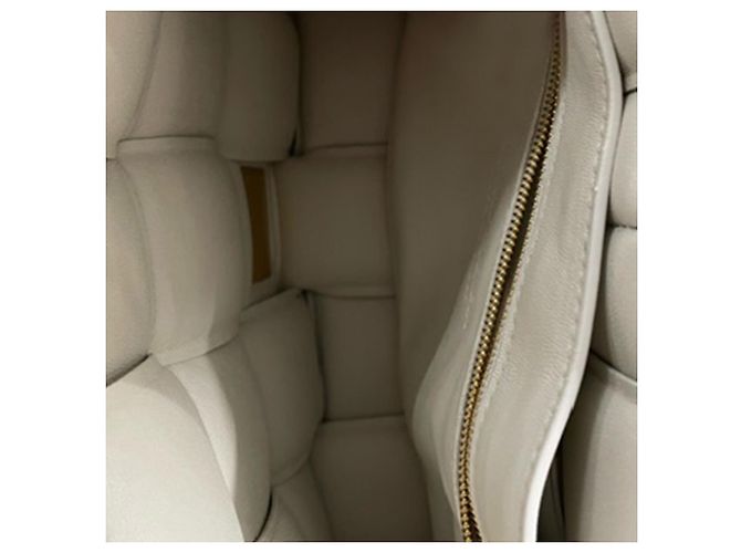 Borsa Cassette Padded Bottega Veneta in pelle di agnello bianca - vista 5