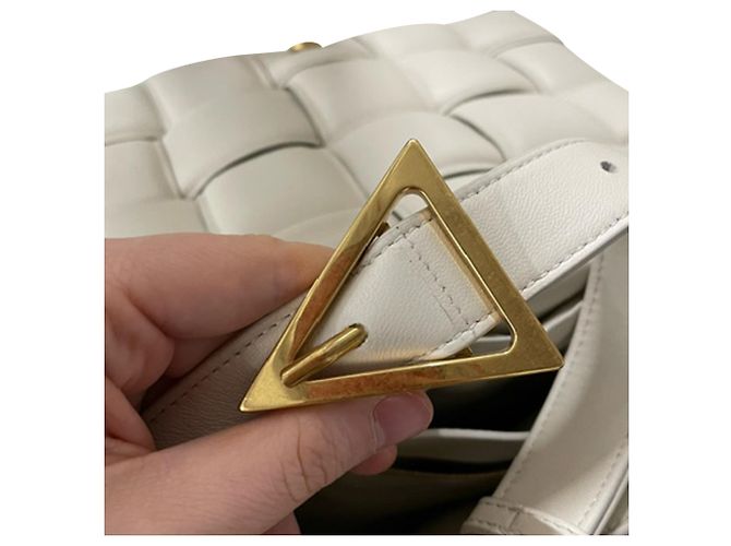 Borsa Cassette Padded Bottega Veneta in pelle di agnello bianca - vista 8