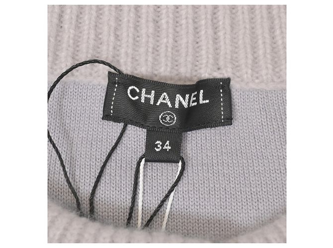 Timeless Chanel-Cardigan mit Knöpfen aus grauer Kaschmirwolle - Ansicht 4