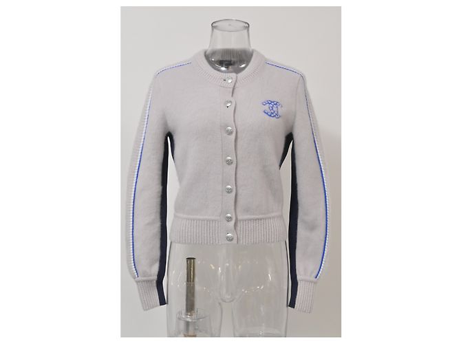 Timeless Chanel-Cardigan mit Knöpfen aus grauer Kaschmirwolle - Ansicht 6