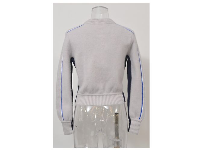 Timeless Chanel-Cardigan mit Knöpfen aus grauer Kaschmirwolle - Ansicht 8