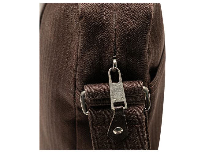 Bolsa mensageiro Acapulco em lona marrom Hermès Castanho escuro - vista 7