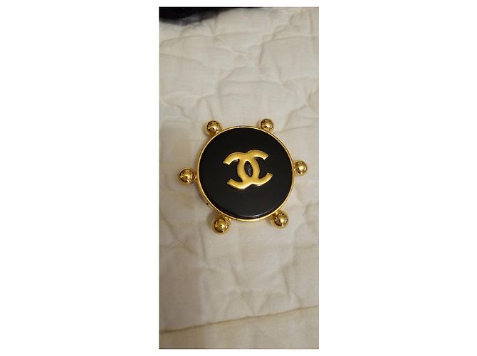 Spilla Chanel in metallo dorato e resina nera Nero D'oro - vista 3