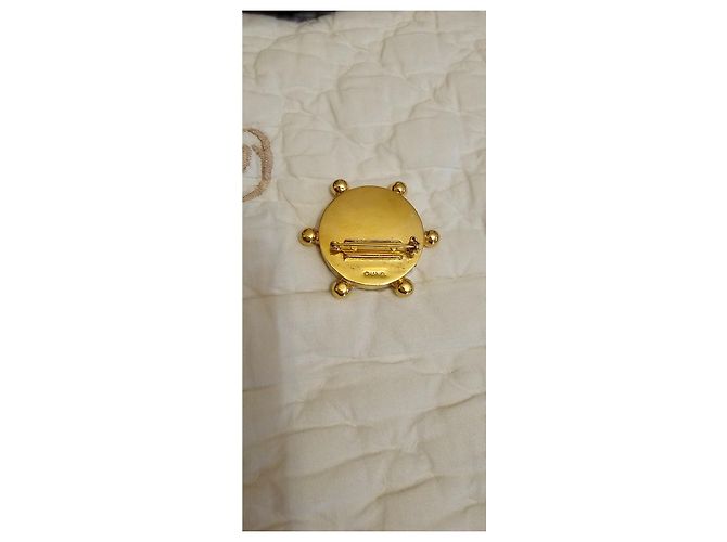 Spilla Chanel in metallo dorato e resina nera Nero D'oro - vista 4
