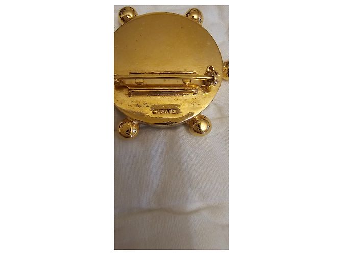 Spilla Chanel in metallo dorato e resina nera Nero D'oro - vista 5