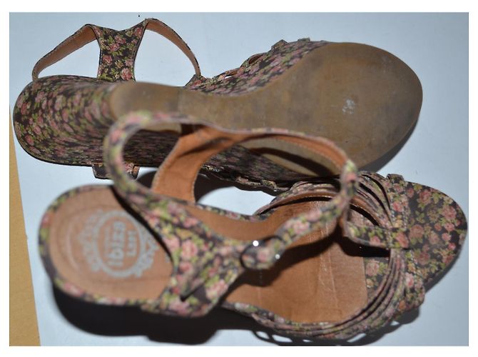 Sandálias de anabela com flores Jeffrey Campbell multicoloridas em tecido Tamanho 39 Multicor - vista 4
