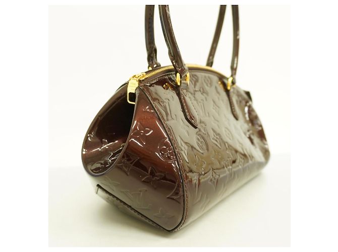Borsa tote Vernis Sherwood PM di Louis Vuitton in Amarante Bordò - vista 2