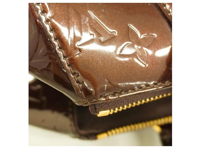 Borsa tote Vernis Sherwood PM di Louis Vuitton in Amarante Bordò - vista 7