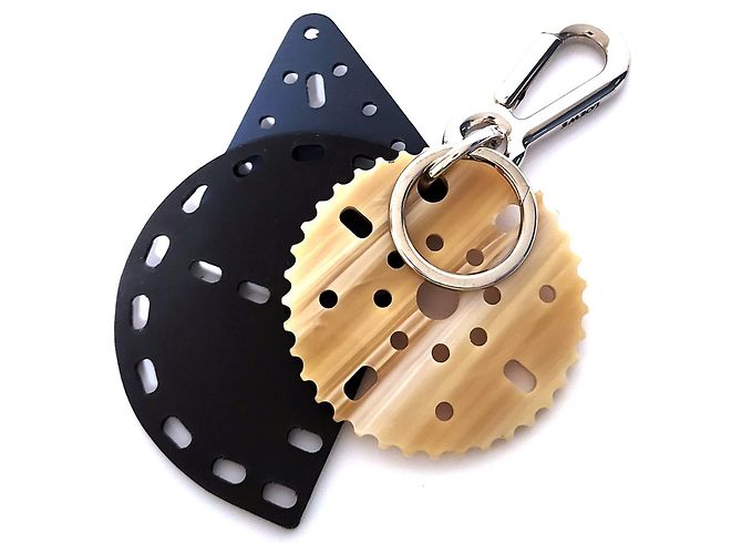 Loewe Meccano Schlüsselanhänger in Schwarz und Beige - Ansicht 2