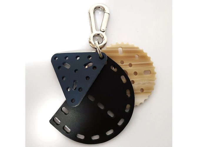 Loewe Meccano Schlüsselanhänger in Schwarz und Beige - Ansicht 3