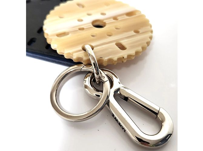 Loewe Meccano Schlüsselanhänger in Schwarz und Beige - Ansicht 4
