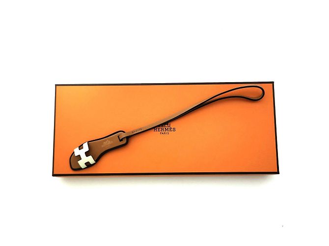 Hermès Portachiavi Nano Charm Hermes Oran in Sable Naturale e Nero - vista 8