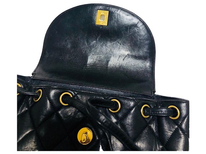 Chanel Duma Rucksack aus schwarzem Lammleder und Gold Gold hardware - Ansicht 10