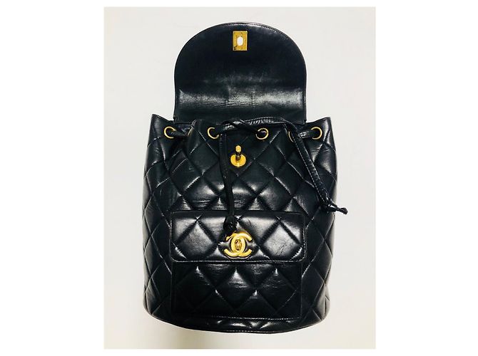 Chanel Duma Rucksack aus schwarzem Lammleder und Gold Gold hardware - Ansicht 16