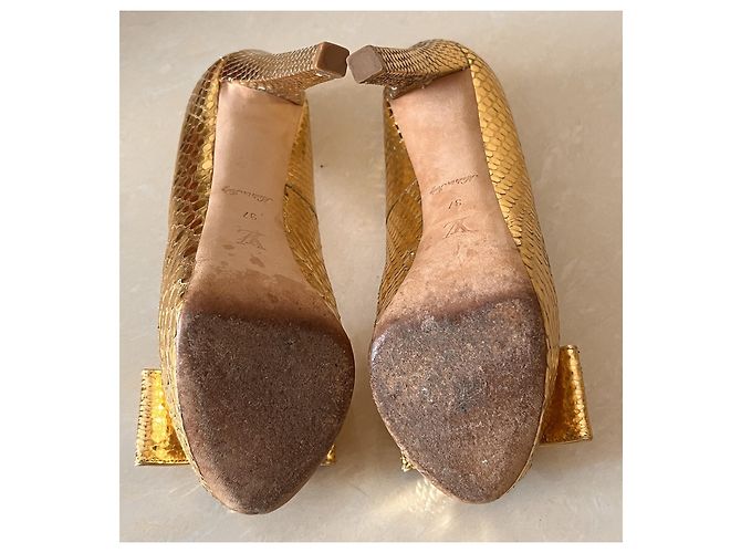 Décolleté Louis Vuitton in pelle dorata D'oro - vista 10