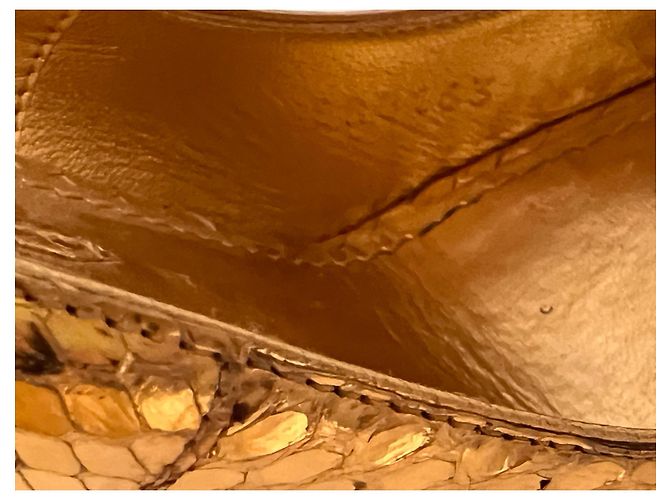 Décolleté Louis Vuitton in pelle dorata D'oro - vista 12