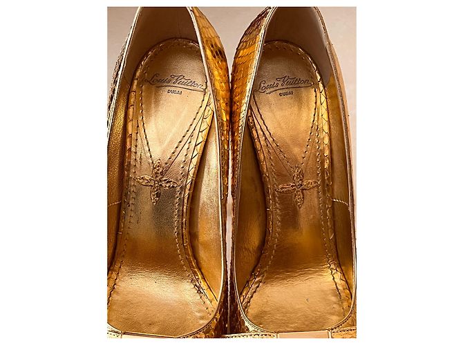 Décolleté Louis Vuitton in pelle dorata D'oro - vista 4