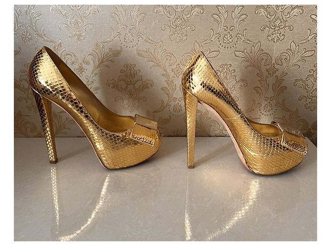 Décolleté Louis Vuitton in pelle dorata D'oro - vista 6
