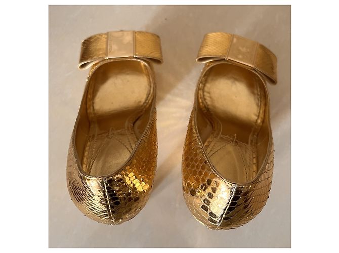Décolleté Louis Vuitton in pelle dorata D'oro - vista 7
