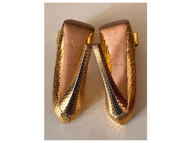 Décolleté Louis Vuitton in pelle dorata D'oro - vista 9