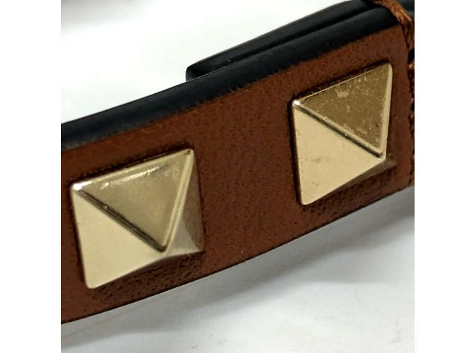 Coleira Valentino Pets em marrom com hardware dourado - vista 4