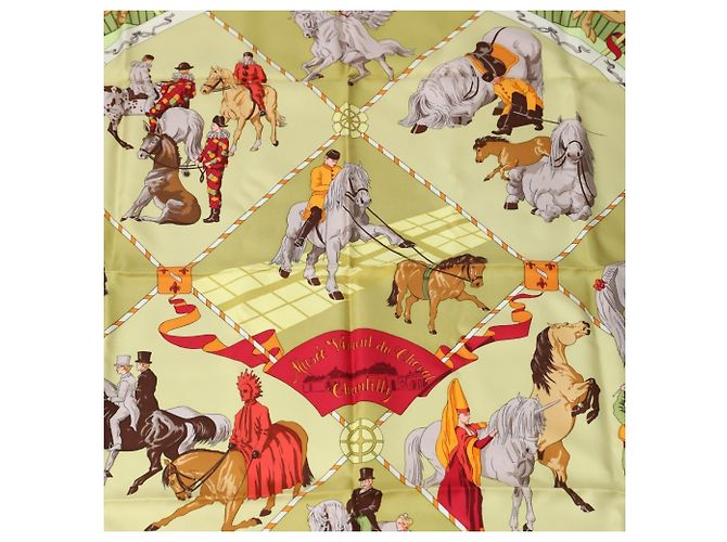 Hermès Lenço de seda do Museu do Cavalo do Castelo de Chantilly Hermes Verde Amarelo - vista 3