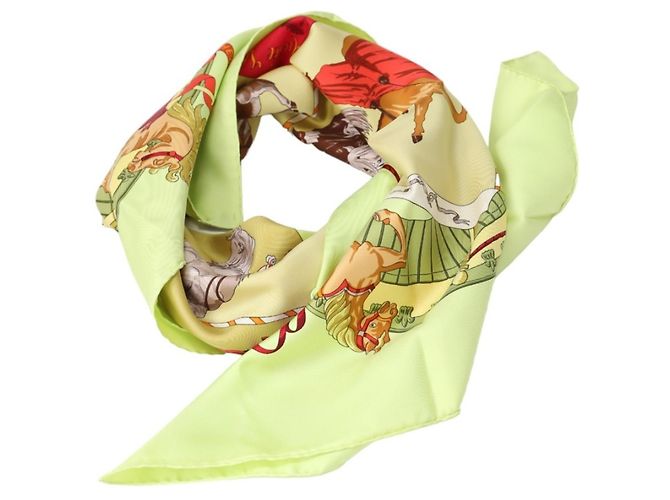 Hermès Lenço de seda do Museu do Cavalo do Castelo de Chantilly Hermes Verde Amarelo - vista 4