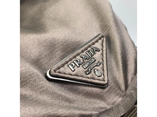 Prada Rucksack mit brauner Logo-Platte - Ansicht 10