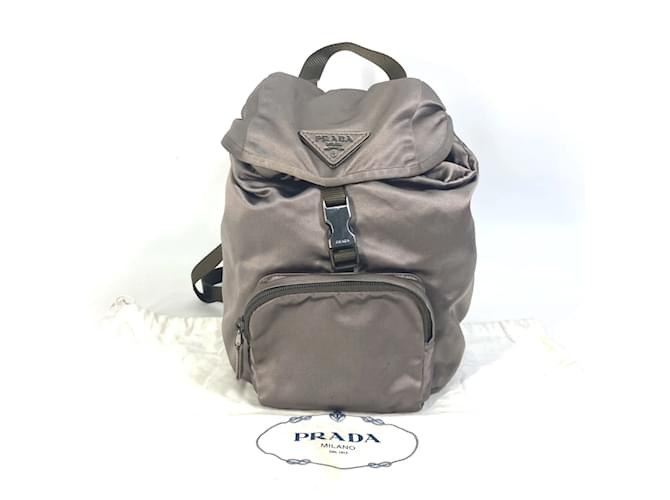 Prada Rucksack mit brauner Logo-Platte - Ansicht 14