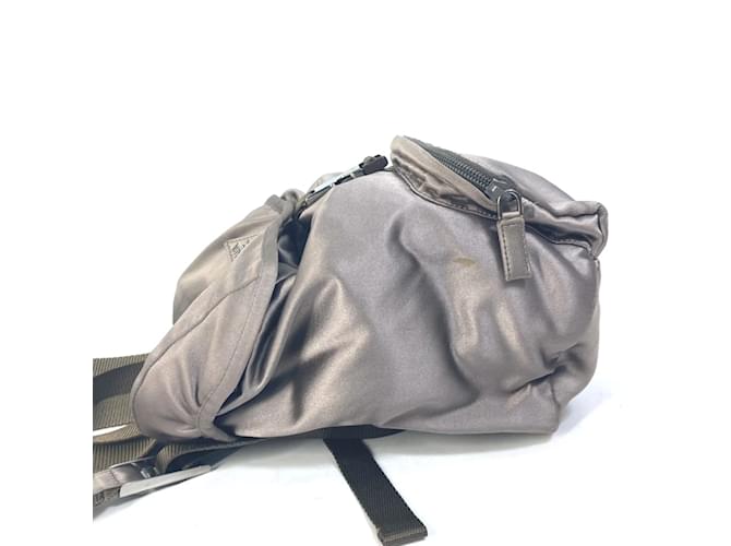 Prada Rucksack mit brauner Logo-Platte - Ansicht 3