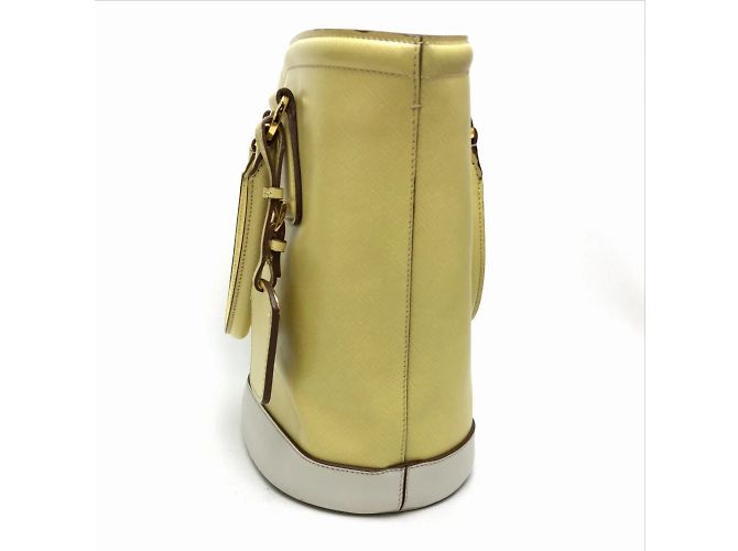 Borsa a spalla in pelle gialla Prada B2442B Giallo - vista 4