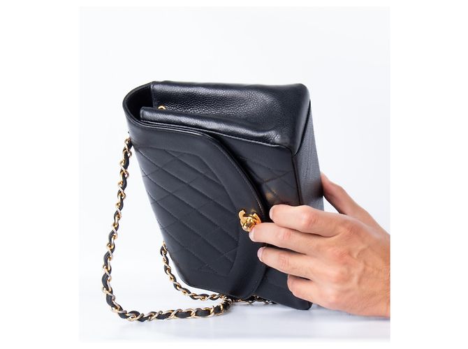 Borsa Chanel Diana Medium in pelle caviar nera Nero - vista 15